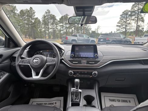 Used 2025 Nissan Altima 2.5 SV FWD image 20