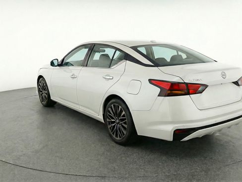 Used 2025 Nissan Altima 2.5 SV image 6