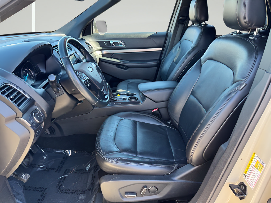 Used 2018 Ford Explorer XLT w/ Equipment Group 202A FWD image 12