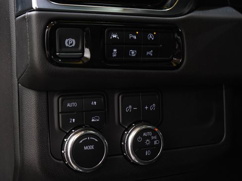 Used 2025 GMC Yukon Denali w/ Sun & Power Step Package AWD/4WD image 27