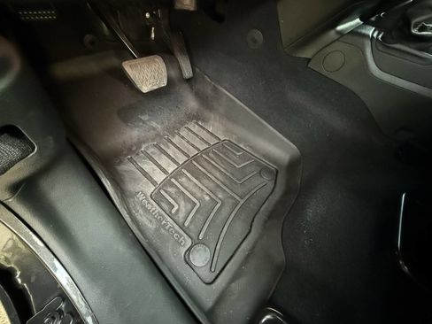 Used 2025 Jeep Wrangler Unlimited Sahara image 17