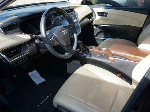 Used 2016 Toyota Avalon Limited image 5