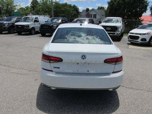 Used 2021 Volkswagen Passat 2.0T SE FWD image 4