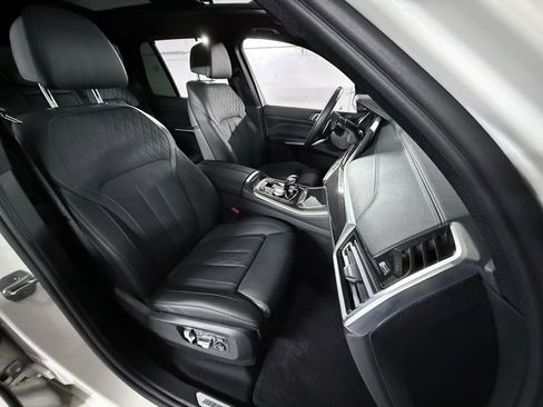 Used 2021 BMW X5 M50i w/ Executive Package image 27