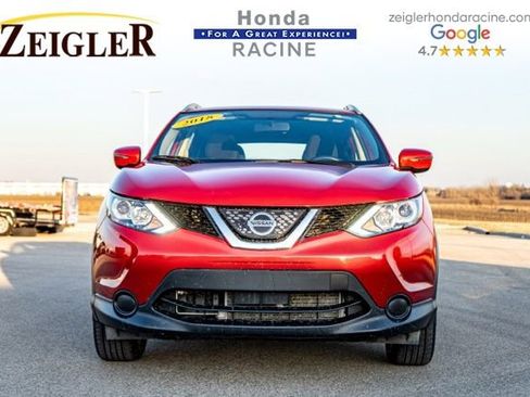 Used 2018 Nissan Rogue Sport SV image 2