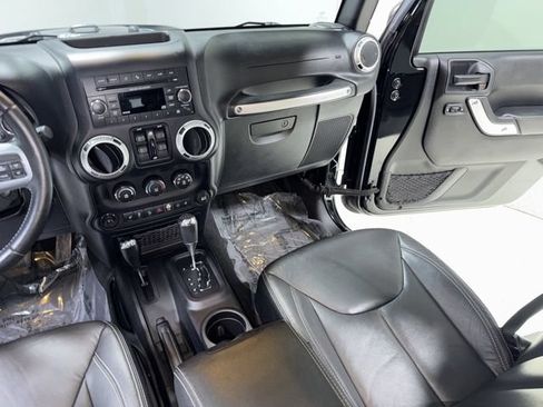 Used 2016 Jeep Wrangler Unlimited Rubicon AWD/4WD image 18