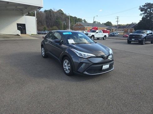 Used 2021 Toyota C-HR LE image 7