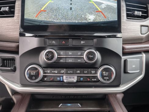 Used 2024 Ford Expedition Limited image 25