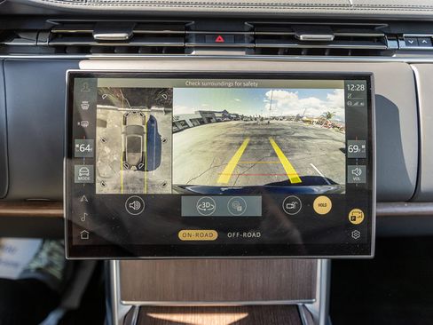 Used 2025 Land Rover Range Rover Long Wheelbase SE image 21