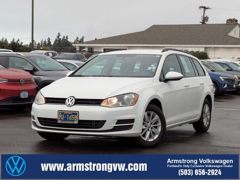 Used 2017 Volkswagen Golf S image 1
