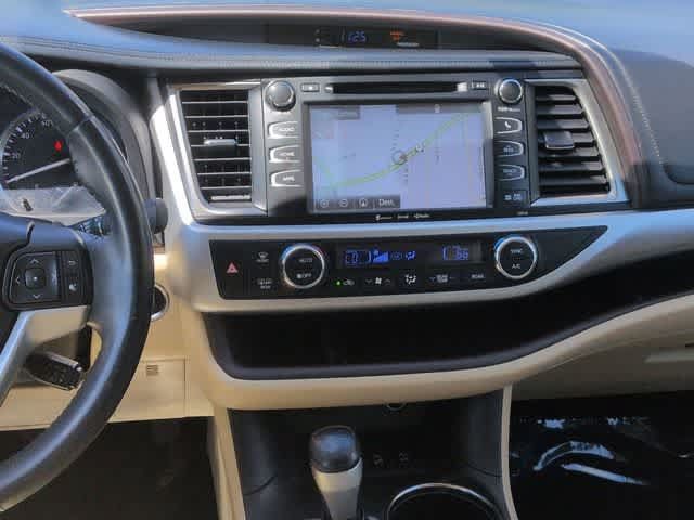 Used 2016 Toyota Highlander XLE AWD/4WD image 30