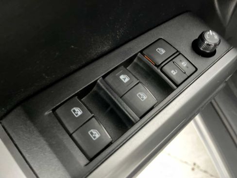 Used 2020 Toyota Tacoma SR5 AWD/4WD image 21