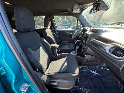 Used 2021 Jeep Renegade Latitude FWD image 39