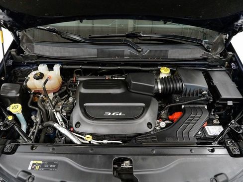 Used 2019 Chrysler Pacifica Touring-L Plus w/ Advanced Safetytec Group image 4