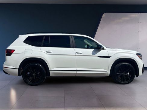 Used 2023 Volkswagen Atlas SEL R-Line AWD/4WD image 6