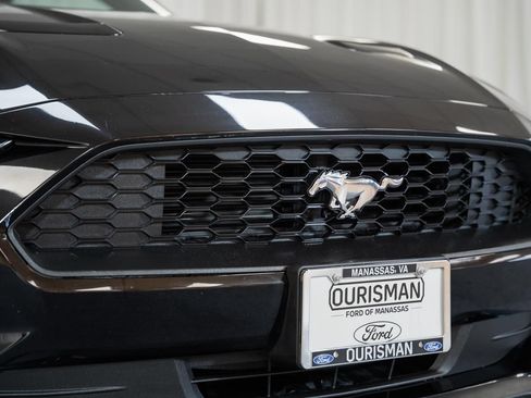 Used 2018 Ford Mustang Coupe RWD image 10