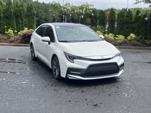 Used 2021 Toyota Corolla SE FWD image 2