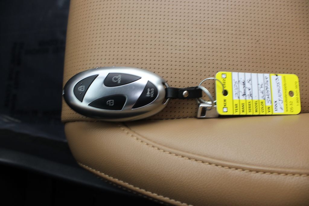 Used 2025 Hyundai Santa Fe Limited AWD/4WD image 8