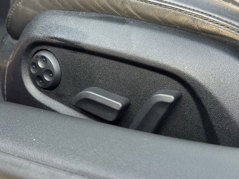 Used 2014 Audi R8 V10 w/ Full Leather Package image 42