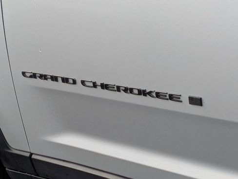 Used 2024 Jeep Grand Cherokee Altitude AWD/4WD image 26