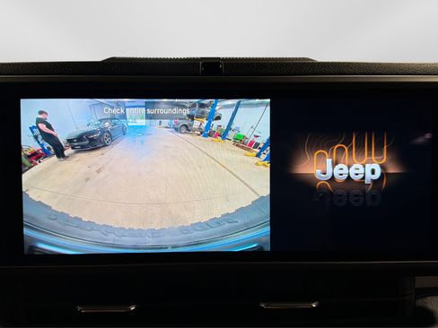 Used 2025 Jeep Wrangler Sport AWD/4WD image 28