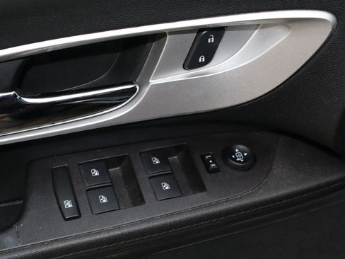 Used 2017 Chevrolet Equinox Premier w/ Enhanced Convenience Package AWD/4WD image 18