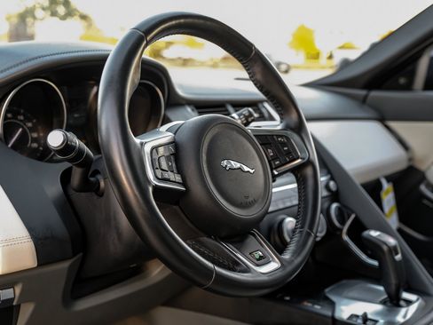 Used 2019 Jaguar E-PACE S image 17