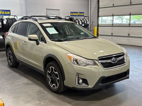 Used 2016 Subaru Crosstrek 2.0i Limited AWD/4WD image 3