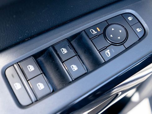 Used 2024 Nissan Pathfinder SV FWD image 18
