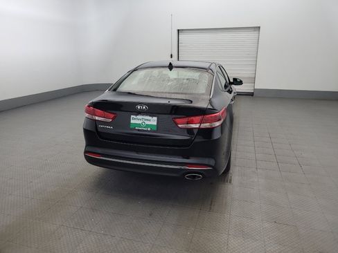 Used 2018 Kia Optima LX w/ 17" Alloy Wheels Package FWD image 7