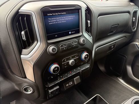 Used 2021 Chevrolet Silverado 1500 LT w/ Z71 Off-Road Package AWD/4WD image 18