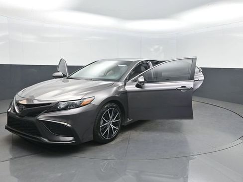 Used 2022 Toyota Camry SE w/ Convenience Package image 38