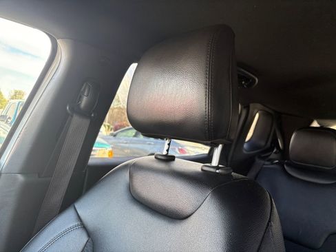 Used 2024 Jeep Compass Latitude image 14