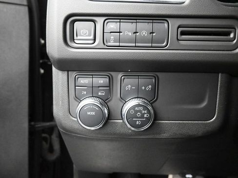 Used 2024 GMC Yukon XL SLT image 33