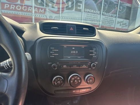 Used 2016 Kia Soul + image 18