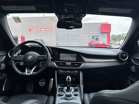 Used 2022 Alfa Romeo Giulia Veloce AWD/4WD image 34
