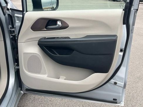 Used 2023 Chrysler Voyager LX FWD image 25