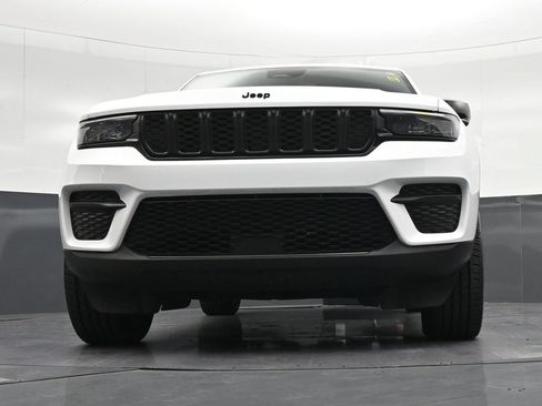 Used 2024 Jeep Grand Cherokee Altitude AWD/4WD image 32