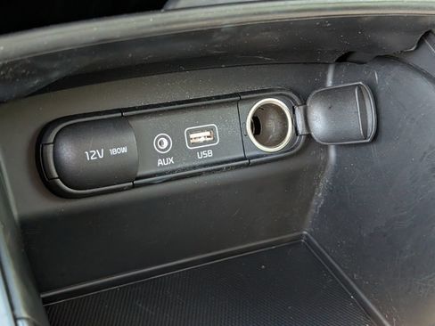 Used 2017 Kia Sorento FWD image 6