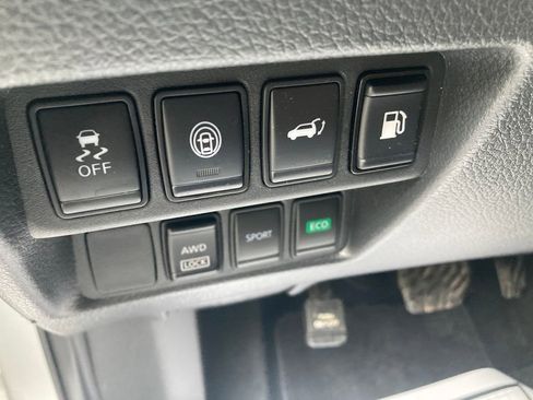 Used 2020 Nissan Rogue SV image 42