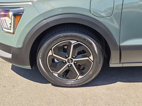 Used 2024 Kia Niro EX FWD image 10