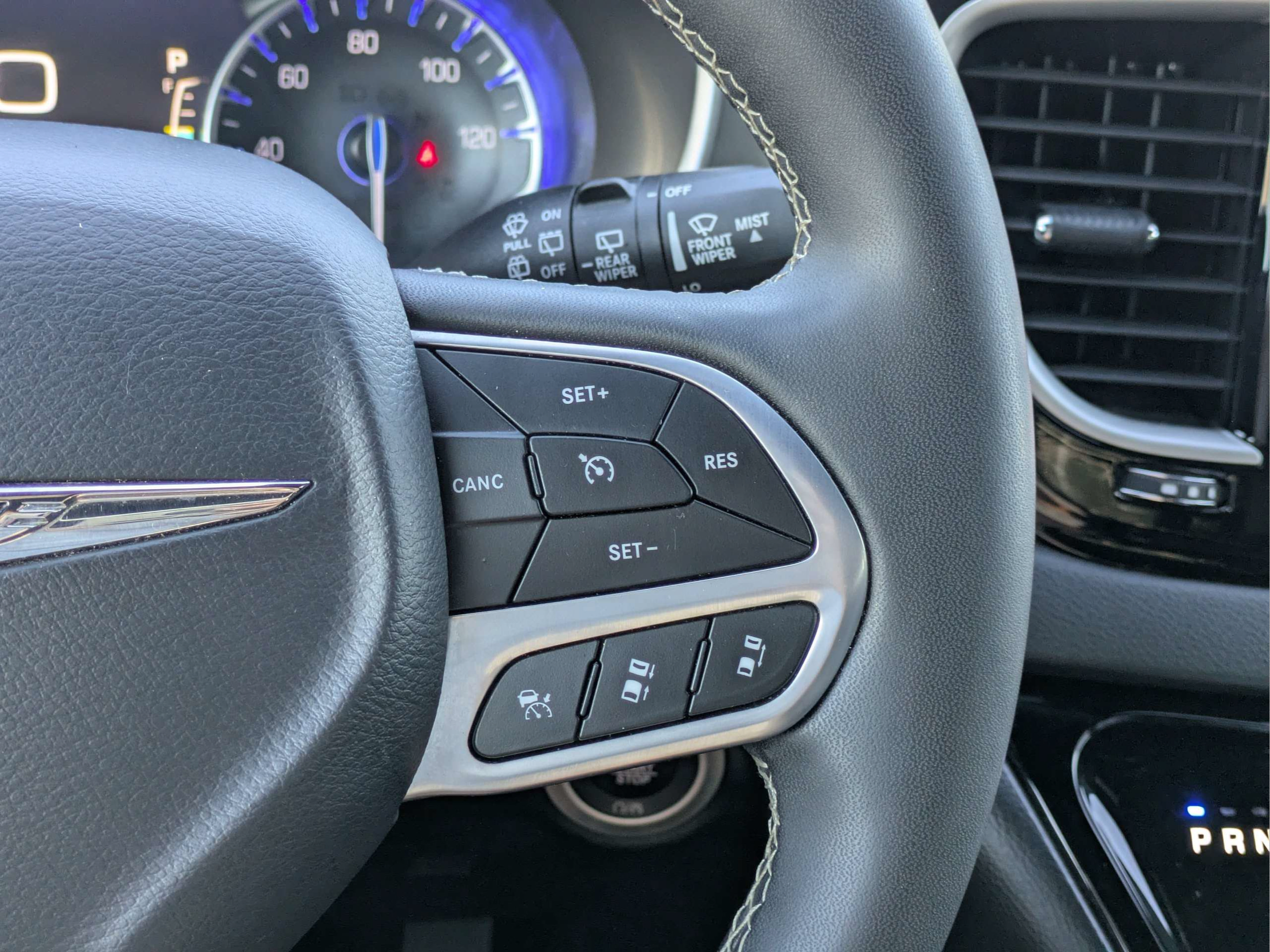 Used 2025 Chrysler Pacifica Select FWD image 24