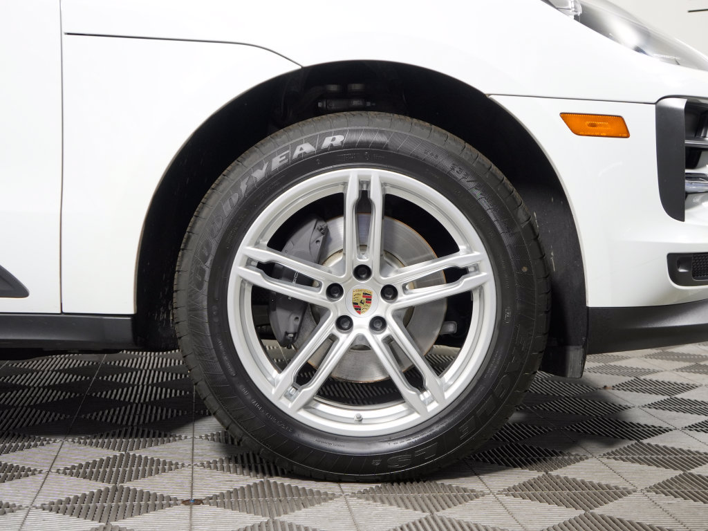 Certified 2020 Porsche Macan AWD/4WD image 15