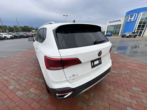 Used 2022 Volkswagen Taos SE FWD image 15