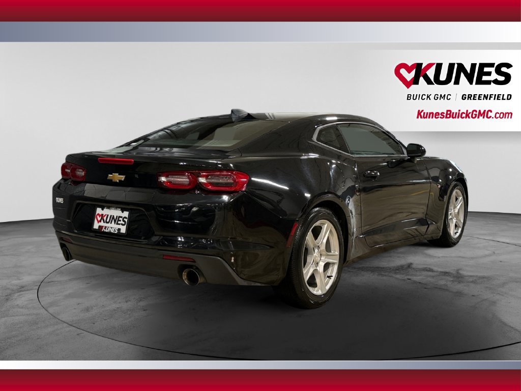 Used 2023 Chevrolet Camaro LT RWD image 9