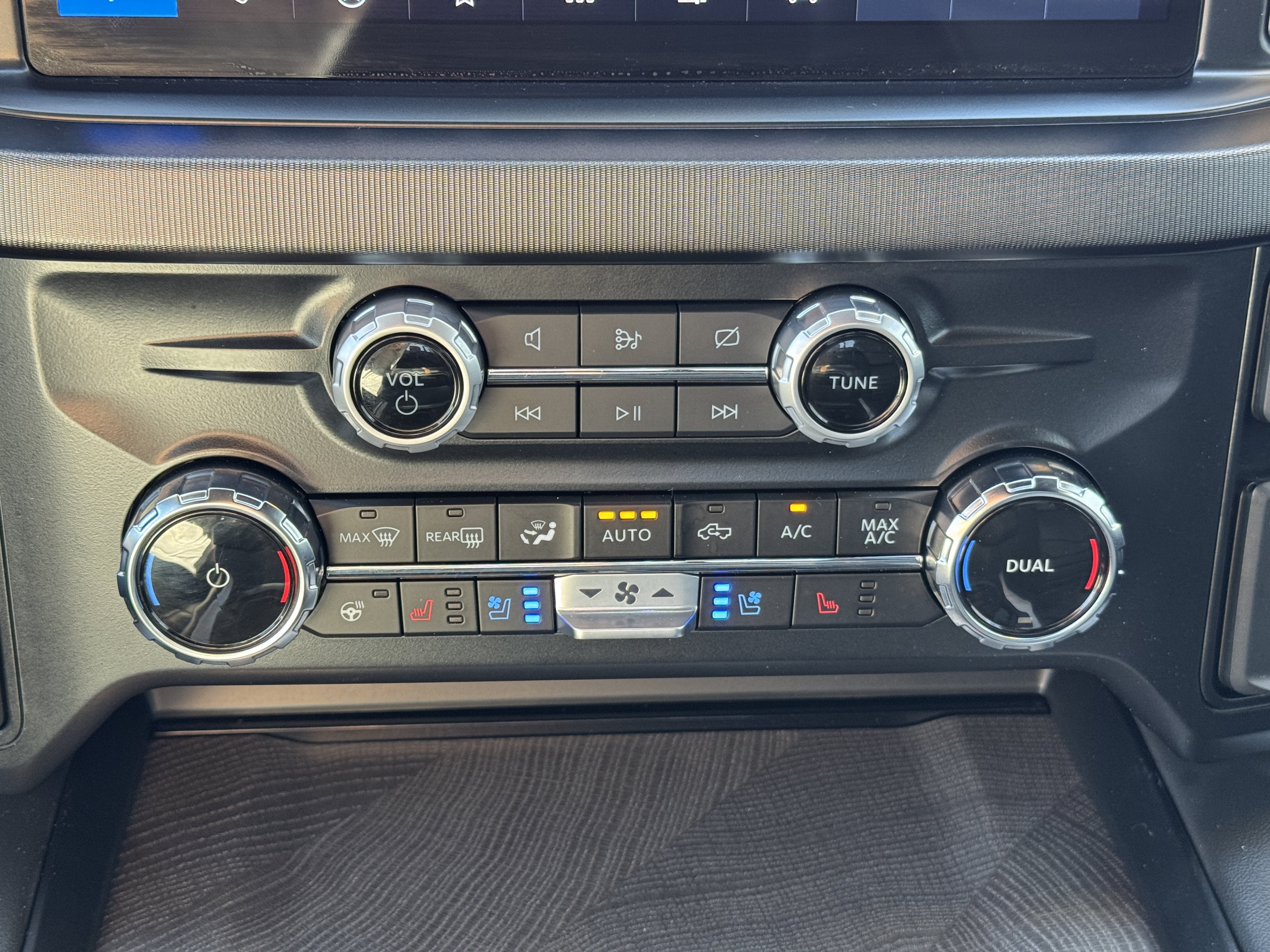 Used 2024 Ford F350 Platinum AWD/4WD image 18