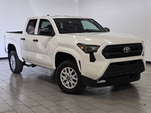 Used 2024 Toyota Tacoma SR image 2