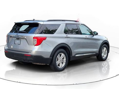 Used 2023 Ford Explorer XLT RWD image 3