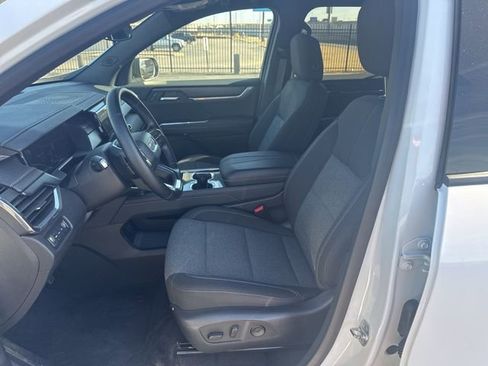 Used 2025 GMC Acadia Elevation image 18