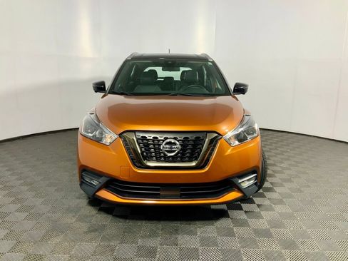 Used 2020 Nissan Kicks SR w/ SR Premium Package FWD image 3